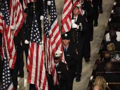 Überall im Land wird der Opfer von 9/11 gedacht. Bei den Terroranschlägen vor genau 10 Jahren verloren knapp 3000 Menschen ihr Leben. US-Flaggen