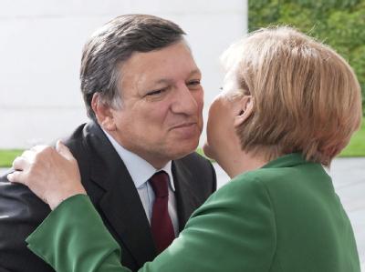 Bundeskanzlerin Angela Merkel fordert von Griechenland weiter einen harten Sparkurs - und ist darin mit EU-Kommissionspräsident José Manuel Barroso einer Meinung. Angela Merkel