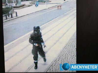 Der Attentäter Anders Breivik auf dem Foto einer Überwachungskamera, kurz bevor die Bombe in Oslo explodiert. Breivik-Foto