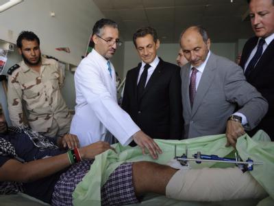 Sarkozy and Cameron zu Besuch in Libyen. Der Nato-Einsatz in Libyen muss nach Ansicht des britischen Premierministers Cameron weitergehen. Sarkozy and Cameron