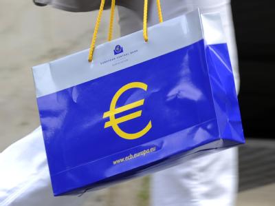 Die Wirtschaft in den 17 Euro-Ländern wird im zweiten Halbjahr nach Einschätzung der EU-Kommission kaum noch wachsen. Einkaufstüte