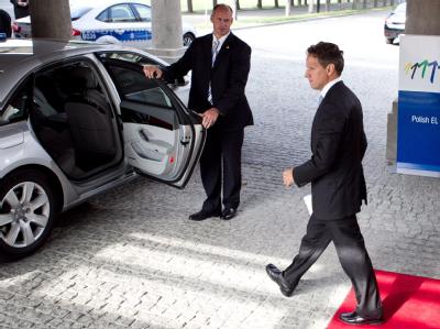 US-Finanzminister Timothy Geithner (r.) beim Treffen der 17 Finanzminister der Euro-Zone. US-Finanzminister Geithner