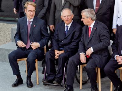 Gruppenbild in Breslau: Bundesbankpräsident Jens Weidmann, Bundesfinanzminister Wolfgang Schäuble und Luxemburgs Ministerpräsident Jean-Claude Juncker (v.l). EU-Finanzministertreffen