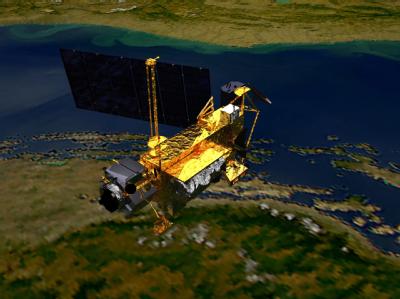 Bald wird der Satellit in vielen kleinen Teilen durch die Atmosphäre fliegen. Satellit
