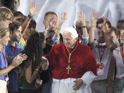 Gespannt warten viele Katholiken auf Papst Benedikt. Sie hoffen auf Signale, wie es in der katholischen Kirche weitergehen soll. (Archivbild) Warten auf den Papst