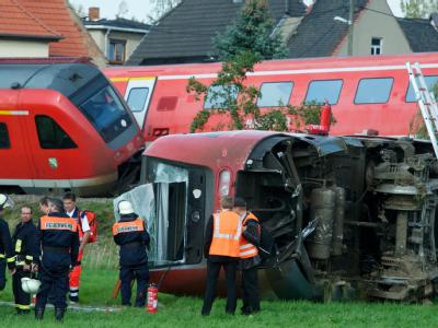 Bei einem schweren Zugunglück sind zahlreiche Menschen verletzt worden. Zugunglück