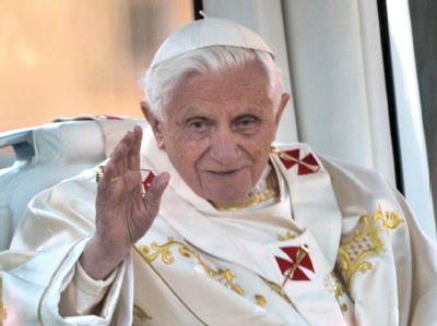 Benedikt XVI grüßt die Gläubigen in Erfurt. Papstgruß