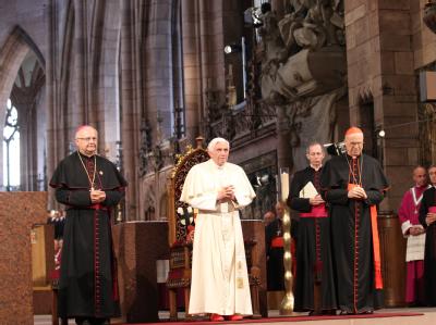 Das Freiburger Münster wird als der «schönste Turm der Christenheit» gelobt. Papst