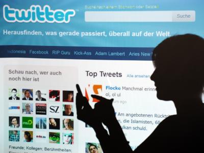 Hat die US-Justiz das Recht, bei Ermittlungen die Daten von Twitter-Nutzern in aller Welt einzuholen? Ein Richter hat dies jetzt bestätigt. Foto: Armin Weigel Twitter