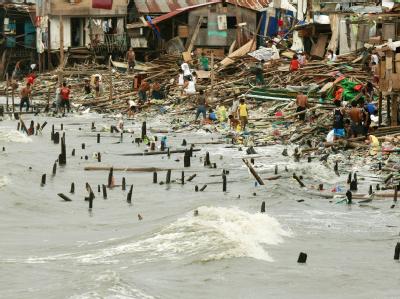 Zerstörte Hütten nördlich der Hauptstadt Manila. Zerstörte Hütten