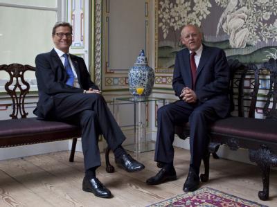 Bundesaußenminister Westerwelle ist zu einem Kurzbesuch zu seinem niederländischen Amtskollegen Rosenthal in Den Haag gereist Westerwelle in Den Haag