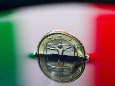Italienische Ein-Euro-Münze: Wirtschaftsforscher Ansgar Belke schließt einen finanziellen Kollaps des hoch verschuldeten Landes nicht aus. Symbolfoto: Patrick Pleul Italienische Euro-Münze