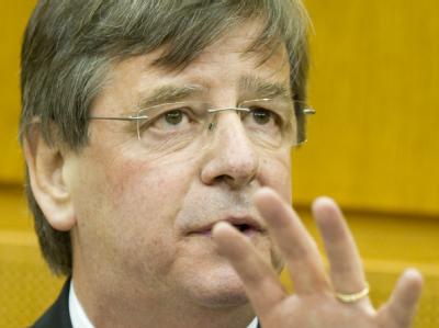 Der frühere baden-württembergische Finanzminister und heutige Landtagspräsident Willi Stächele steht wegen des Einstiegs beim Energieversorger EnBW unter Druck. Foto: Uwe Anspach Willi Stächele