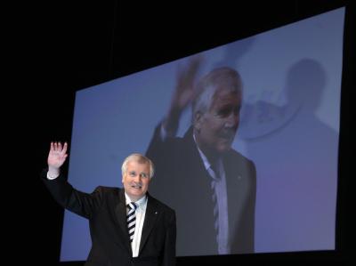 CSU-Chef Horst Seehofer ist für weitere zwei Jahre in seinem Amt bestätigt worden. Foto: Karl-Josef Hildenbrand Horst Seehofer