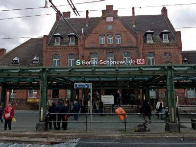 Der S-Bahnhof Berlin-Schöneweide. Foto: Robert Schlesinger dpa/lbn Bahnhof Berlin Schöneweide