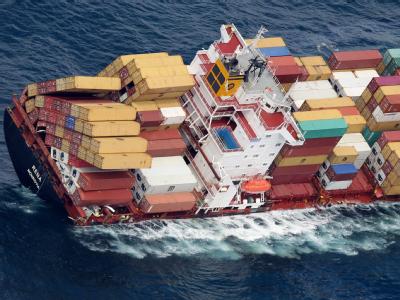 Noch keine Entwarnung beim Problemschiff Containerschiff 'Rena' vor Neuseeland