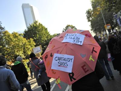 Protestmarsch in Frankfurt am Main auf dem Weg zur Europäischen Zentralbank (EZB). Foto: Marc Tirl, dpa Bankenkritiker protestieren in Frankfurt
