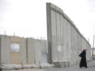 Sperrmauer in Ramallah: Die Gespräche zur Vermittlung zwischen Israel und den Palästinensern laufen nur schleppend an. Archivfoto: Oliver Weiken Sperrmauer in Ramallah