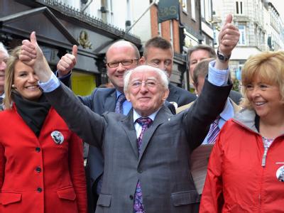 Siegerpose: Michael D. Higgins wird neuer Präsident Irlands. Foto: Irish Labour Party Michael D. Higgins