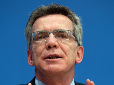 Verteidigungsminister Thomas de Maizière: «Wir sollten Karl-Theodor zu Guttenberg und seine momentanen Aktivitäten nicht so wichtig nehmen.» Foto: Jörg Carstensen Thomas de Maizière
