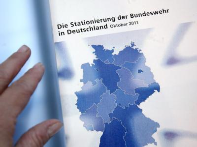Die Schließung von Bundeswehrstandorten ist beschlossene Sache, jetzt wird der Blick nach vorne gerichtet: Wie kann den betroffenen Kommunen geholfen werden? Foto: Stephanie Pilick Standorte-Plan