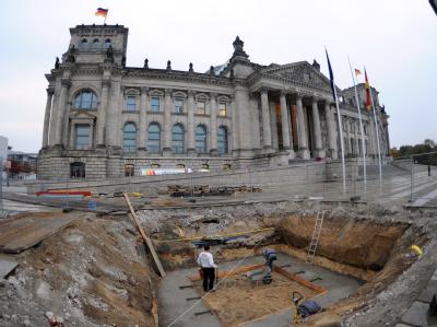 Baustelle am Bundestag: Das Parlament stimmt erneut über den Euro-Rettungsschirm ab. Foto: Rainer Jensen Bundestag