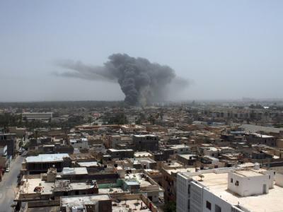 Tripolis nach einem Nato-Luftangriff im Juni 2011: Nach sieben Monaten ist der Militäreinsatz der Nato in Libyen beendet. Foto: EPA/STR Tripolis nach einem Nato-Luftangriff im Juni 2011
