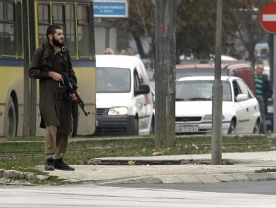 Am Freitag hatte der mutmaßliche islamische Fundamentalist Melvid Jasarevic die US-Botschaft in Sarajevo mit einem Kalaschnikow-Gewehr angegriffen. Foto: STR Angriff auf US-Botschaft