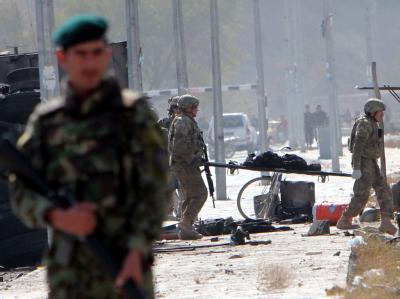 Beim einem Anschlag auf die Internationale Schutztruppe Isaf sind in der afghanischen Hauptstadt Kabul 13 Soldaten getötet worden. Foto: S. Sabawoon 13 Isaf-Soldaten in Kabul getötet