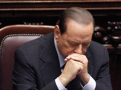 Regierungschef Berlusconi harrt bislang unerschütterlich in seinem Amt aus, auch wenn seine Mehrheit schwindet. Die Rücktrittsgerüchte häufen sich. Archivfoto: Giuseppe Lami Silvio Berlusconi