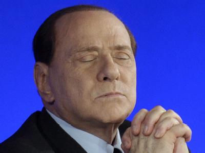 Silvio Berlusconi gibt auf. Ein Routinevotum hat sich für den angeschlagenen Premier zum Debakel gewandelt. Archivfoto: Christophe Karaba Silvio Berlusconi