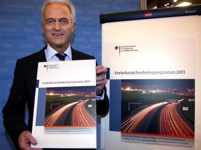 Will die Zahl der Verkehrstoten bis 2020 um 40 Prozent reduzieren: Bundesverkehrsminister Peter Ramsauer. Foto: Stephanie Pilick Ramsauer