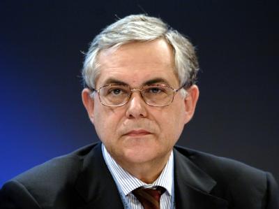 Wird von Merkel und Sarkozy unter Druck gehalten: Der Chef der Übergangsregierung in Griechenland, Lucas Papademos. Foto: Bernd Settnik Lucas Papademos