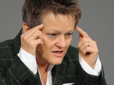Nach Ansicht der Grünen-Fraktionsvorsitzenden Renate Künast muss es nicht zwingend erneut zu drei Wahlgängen in der Bundesversammlung kommen wie 2010 bei der Wahl des jetzt zurückgetretenen Christian Wulff. Foto: Hannibal/Archiv Künast