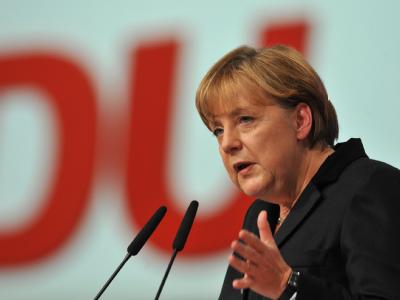 Neues NPD-Verbotsverfahren? Kanzlerin Merkel hat zusammen mit anderen Parteikollegen einen Initiativantrag vorgelegt. Foto: Bernd von Jutrczenka Angela Merkel