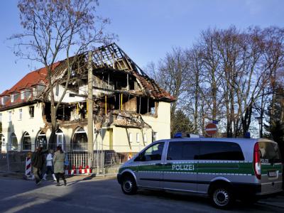 Die Ermittler prüfen, ob sie den Vorwurf der besonders schweren Brandstiftung gegen Beate Zschäpe auch auf versuchten Mord erweitern. Foto: Jan Woitas/Archiv Haus in Zwickau