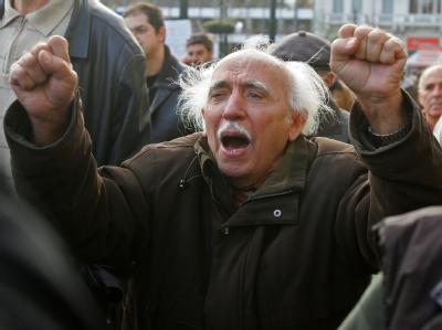 Griechen demonstrieren gegen die Sparpläne der Regierung in Athen. Foto: Simela Pantzatzi Protestkundgebung
