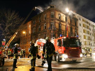 Brand in einem Mehrfamilienhaus in Ludwigshafen. Archivfoto vom 03.02.2008: Boris Roessler Hausbrand von Ludwigshafen