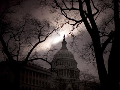 Dunkle Wolken über dem US-Kapitol in Washington: Demokraten und Republikaner sind beim Schuldenabbau tief zerstritten. Foto: Jim Lo Scalzo US-Kapitol