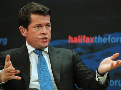 Im neuen Look - ohne Gel in den Haaren und ohne Brille: Ex-Bundesverteidigungsminister Karl-Theodor zu Guttenberg während einer Sicherheitskonferenz in Kanada am vergangenen Wochenende. Foto: Halifax International Security Forum Guttenberg