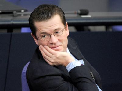 Ex-Bundesverteidigungsminister Karl-Theodor zu Guttenberg. Künftig Chef einer neuen Partei?. Foto: Rainer Jensen/Archiv Guttenberg