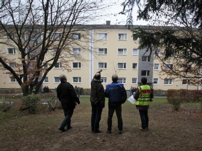 Durch eine vermutlich defekte Zentralheizung sind in Wiesbaden drei Menschen ums Leben gekommen. Foto: Fredrik von Erichsen Drei Tote in Wiesbadener Wohnblock
