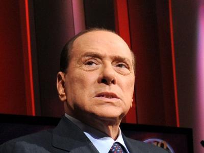 Silvio Berlusconi wird vorgeworfen, seinem ehemaligen Anwalt David Mills für Falschaussagen in Prozessen in den 1990er Jahren knapp 449 000 Euro gezahlt haben. Foto: Ettore Ferrari Berlusconi vor Gericht
