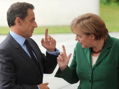 Streit um den richtigen Weg: Frankreichs Präsident Sarkozy und Bundeskanzlerin Merkel. Foto: Jörg Carstensen/Archiv Angela Merkel und Nicolas Sarkozy