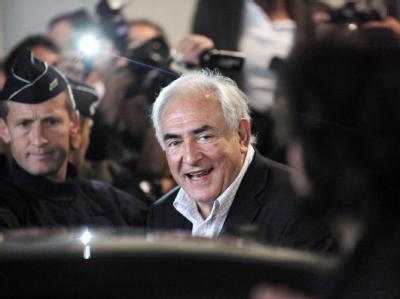 Nach der Freilassung: Dominique Strauss-Kahn bei seiner Ankunft in Paris am 4.9.2011. Foto: EPA/MAXPPP/Olivier Corsan Nach der Freilassung