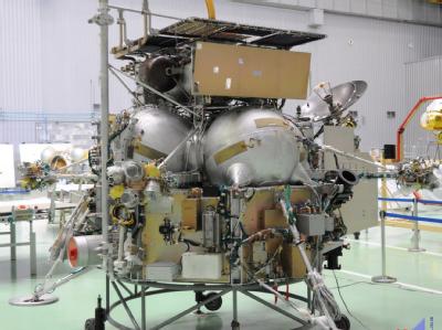 Die russische Raumsonde Phobos-Grunt hier noch bei Startvorbereitungen. Foto: EPA/Archiv Phobos-Grunt