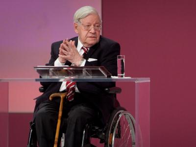 Altkanzler Helmut Schmidt beim Bundesparteitag der SPD in Berlin. Foto: Michael Kappeler SPD-Parteitag