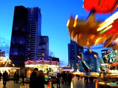 Ein Unbekannter hat auf Berliner Weihnachtsmärkten wildfremden Menschen giftige Getränke angeboten. Foto: Britta Pedersen Weihnachtsmarkt in Berlin