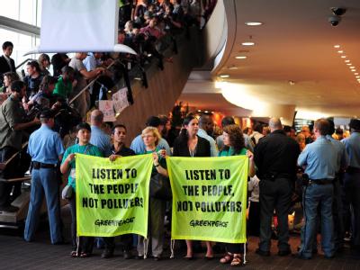 Greenpeace-Aktivisten demonstrierten beim Klimagipfel in Durban. Foto: Shayne Robinson/Greenpeace Proteste beim Klimagipfel