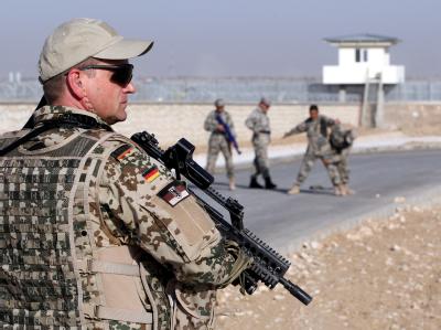 Die Bundeswehr-Truppe in Afghanistan soll weiter reduziert werden. Foto: Wolfgang Kumm, dpa Bundeswehr in Afghanistan